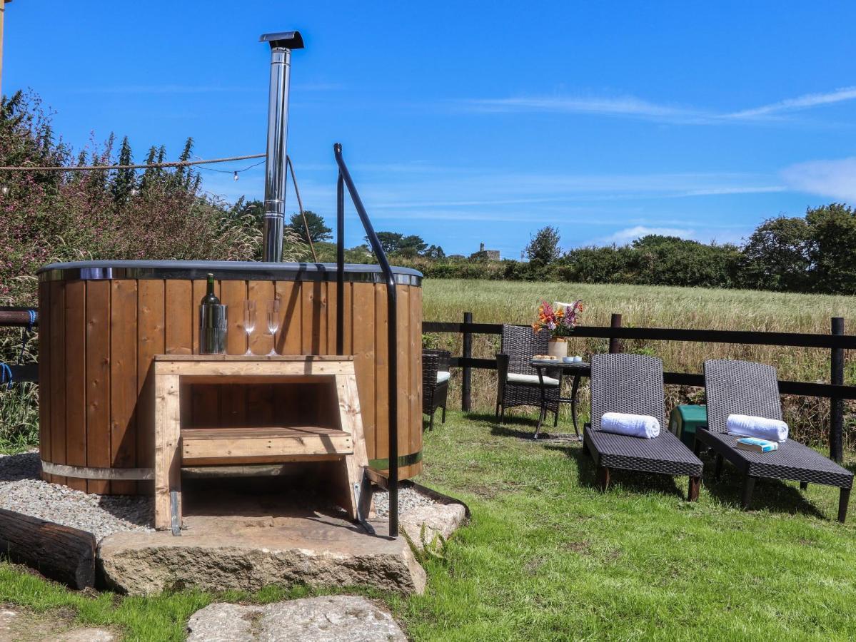 Bosulla Shepherds Hut Penzance Exterior photo