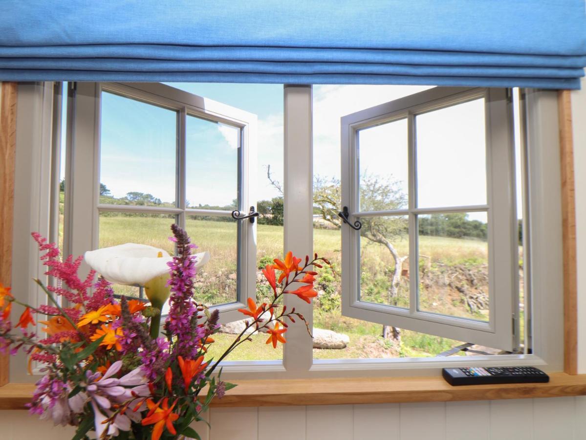 Bosulla Shepherds Hut Penzance Exterior photo